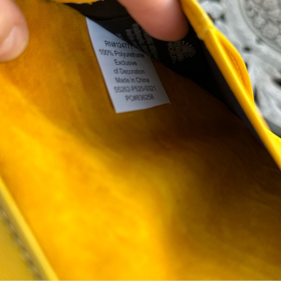 Harry Potter Hufflepuff Yellow & Black Wallet - Picture 2 of 8